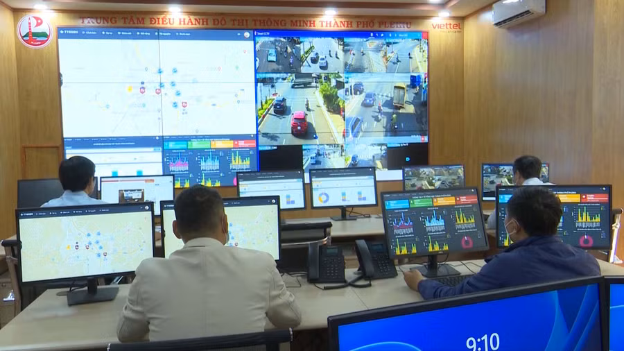 Phản ánh của người dân, doanh nghiệp được Trung tâm Điều hành đô thị thông minh TP. Pleiku phân loại chuyển đến các phòng, ban chức năng và UBND các xã, phường xử lý. Ảnh: Quang Tấn