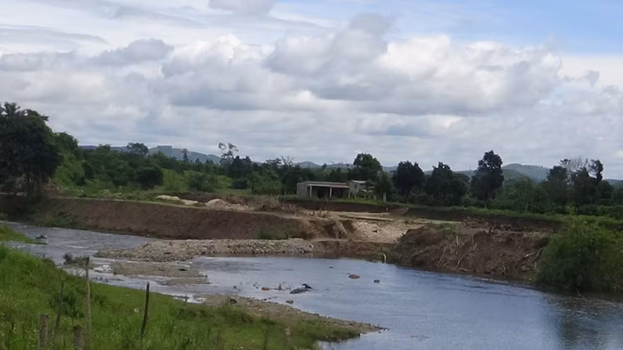 Khu vực ngăn suối đào ao không phép. Ảnh: Hoàng Bình