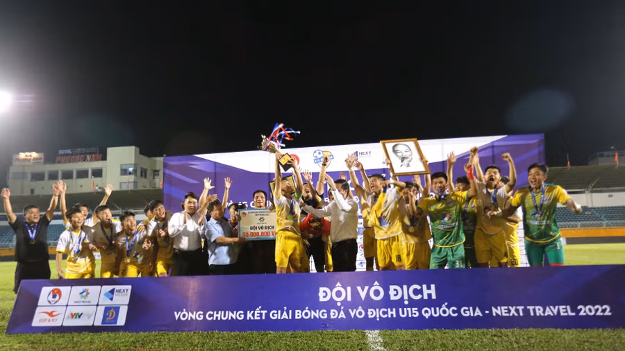 Đội Sông Lam Nghệ An ăn mừng chức vô địch Giải U15 Quốc gia-Next Travel 2022. Ảnh: Văn Ngọc