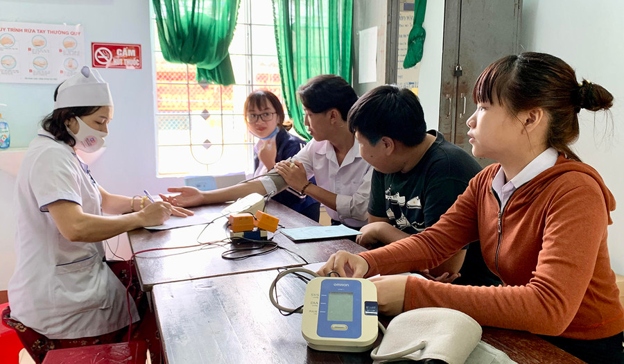  Học sinh, sinh viên nên tham gia BHYT để được chăm sóc sức khỏe tốt nhất . Ảnh: Như Nguyện