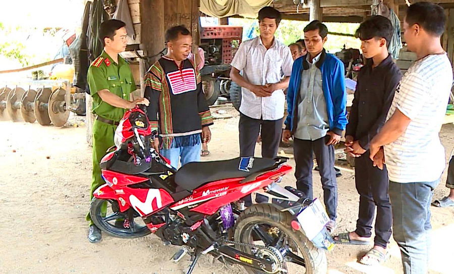 Dù mức phụ cấp thấp nhưng những người trực tiếp tham gia công việc ở thôn, tổ dân phố rất nỗ lực và trách nhiệm với nhiệm vụ được giao. Ảnh: Minh Nguyễn