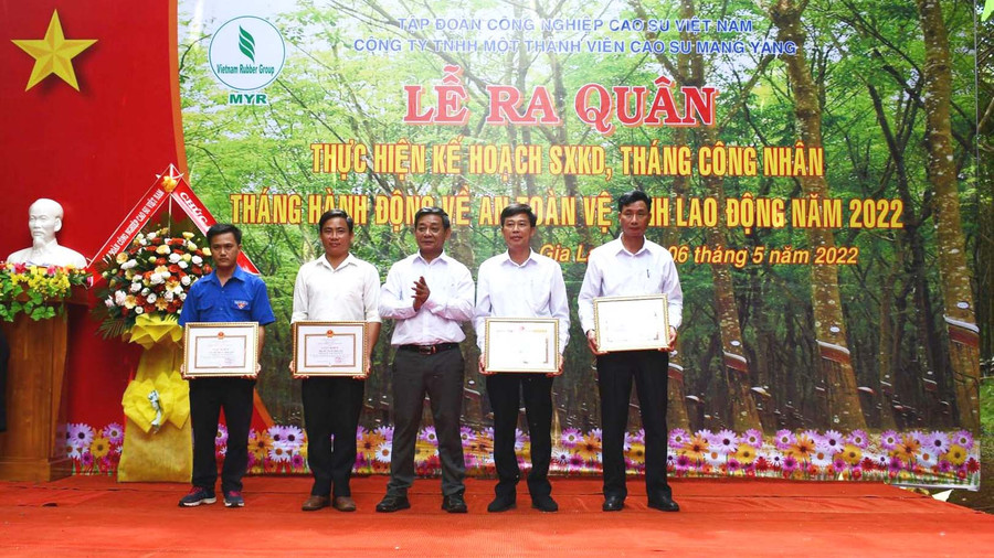 Công ty TNHH một thành viên Cao su Mang Yang ra quân thực hiện kế hoạch sản xuất kinh doanh. Ảnh: Đinh Yến