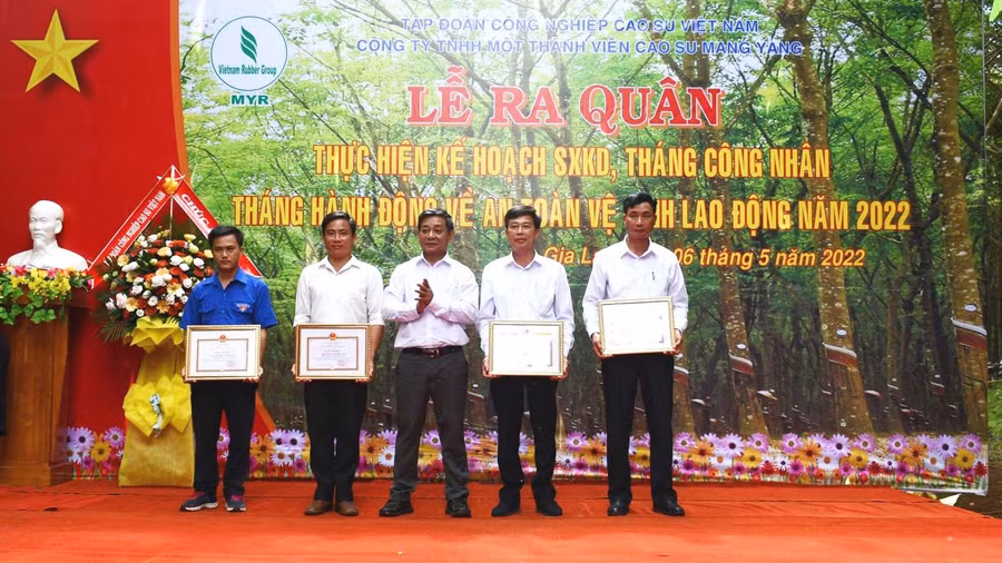 Công ty TNHH một thành viên Cao su Mang Yang ra quân thực hiện kế hoạch sản xuất kinh doanh. Ảnh: Đinh Yến