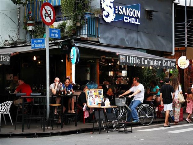 Khách quốc tế trên 