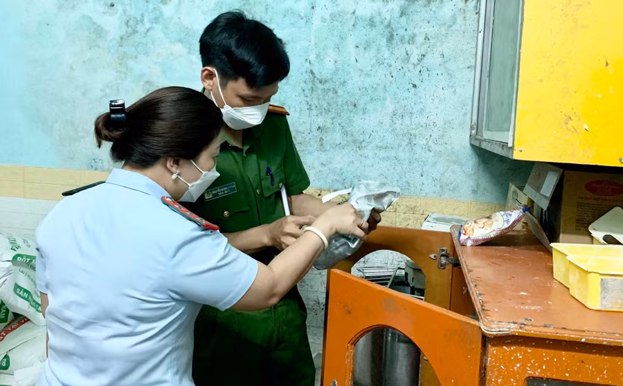 Công tác kiểm tra sẽ tiếp tục từ nay đến hết ngày 13-9-2022 nhằm kịp thời phát hiện, chấn chỉnh và xử lý nghiêm các hành vi vi phạm ATTP trong dịp Tết Trung thu. ẢnSh: Như Nguyện