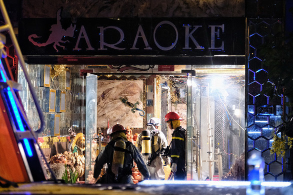 Lực lượng chữa cháy tại hiện trường tối 1-8. Ảnh nguồn TTO