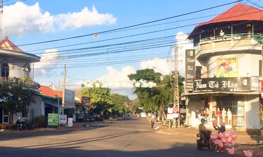 Một góc thị trấn Chư Prông. Ảnh: Hà Duy