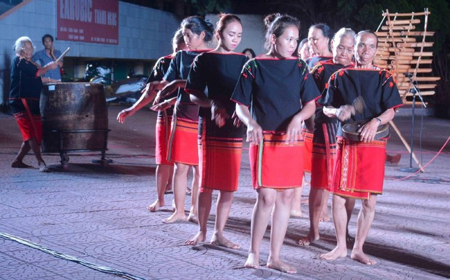 Đội chiêng nữ buôn Trấp