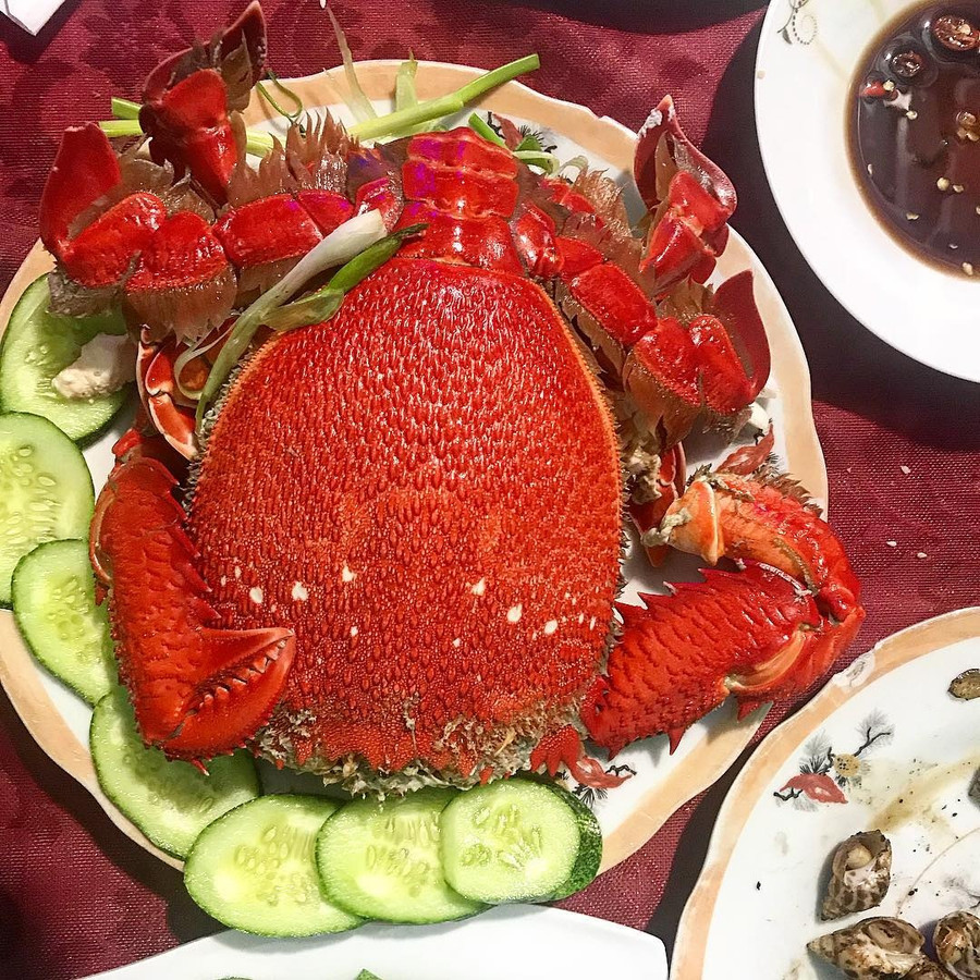 Hè 2022, quán ốc Thúy Kiều có thêm món ngon từ biển : cua huỳnh đế.