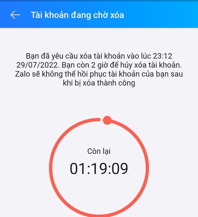 Một người dùng xóa ứng dụng Zalo khi nền tảng này bắt đầu triển khai thu phí và bóp tính năng. Ảnh nguồn LĐO