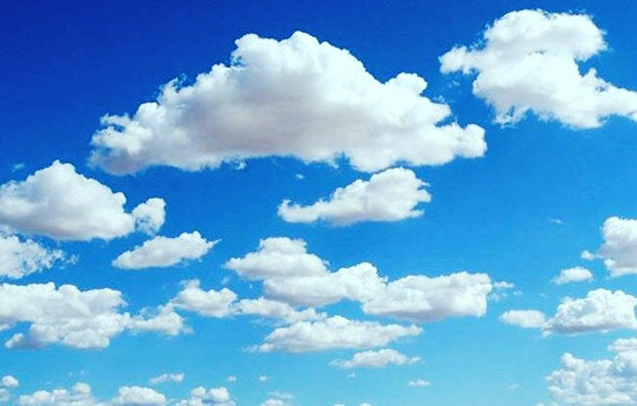 Ngày nội đi, có đám mây trắng thật lớn, tỏa bóng mát cả một triền đồi. Ảnh: HL