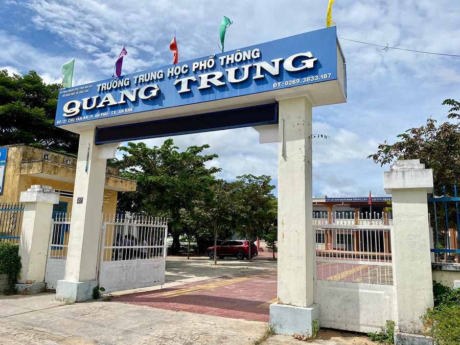 Trường cấp III An Khê những năm sau giải phóng là tiền thân của Trường THPT Quang Trung (thị xã An Khê) ngày nay. Ảnh: Hồng Thi Trường cấp III An Khê những năm sau giải phóng là tiền thân của Trường THPT Quang Trung (thị xã An Khê) ngày nay. Ảnh: Hồng Thi