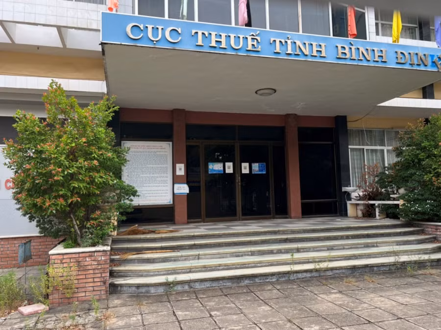 Dù được bàn giao đất để xây dựng trụ sở làm việc mới của Cục Thuế tỉnh Bình Định nhưng Bộ Tài chính và Tổng cục Thuế vẫn chưa bàn giao trụ sở cũ lại cho tỉnh Bình Định quản lý. Ảnh: Hoàng Trọng