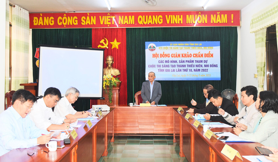 Hội đồng giám khảo họp thống nhất công tác chấm điểm. Ảnh: Trần Dung Hội đồng giám khảo họp thống nhất công tác chấm điểm. Ảnh: Trần Dung