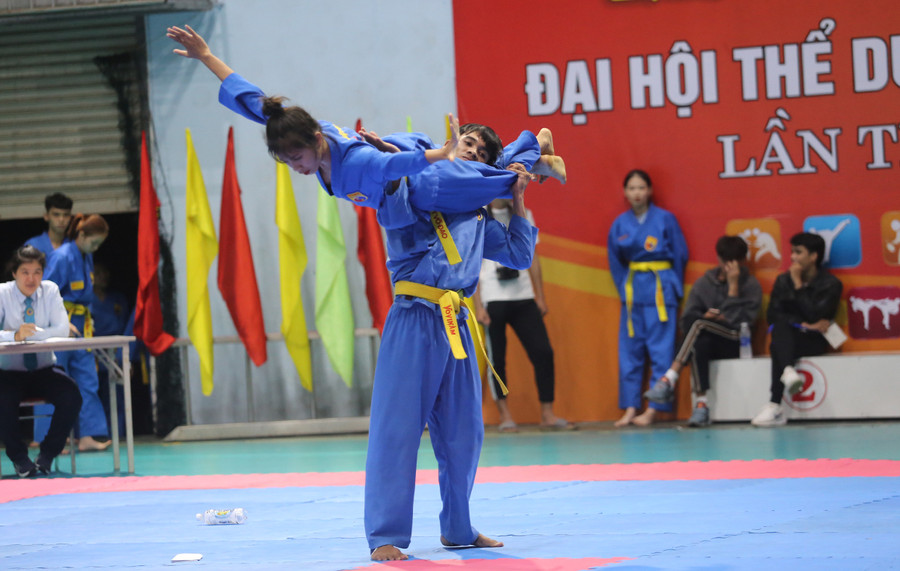 Các vận động viên thi đấu ở 2 nội dung quyền và đối kháng. Ảnh: Văn Ngọc Các vận động viên thi đấu ở 2 nội dung quyền và đối kháng. Ảnh: Văn Ngọc