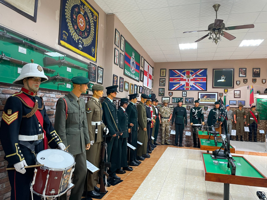 Bộ sưu tập trang phục quân đội của một số quốc gia ở giai đoạn hiện đại. Ảnh: Phương Duyên