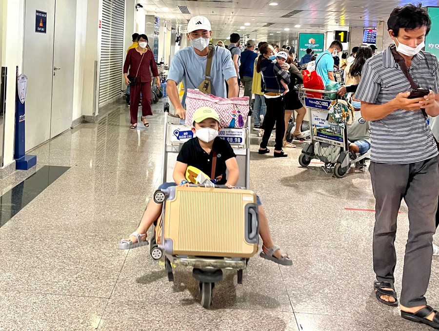 Nhiều hãng hàng không dừng kiểm tra thẻ hành lý ký gửi tại ga nội địa ảnh 1 Nhiều hãng bay đã dừng việc kiểm tra thẻ hành lý tại ga nội địa. Ảnh: Phương Vi