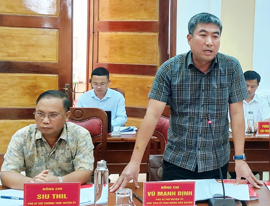  Chủ tịch UBND huyện Đức Cơ Vũ Mạnh Định phát biểu tại buổi làm việc. Ảnh: V.H