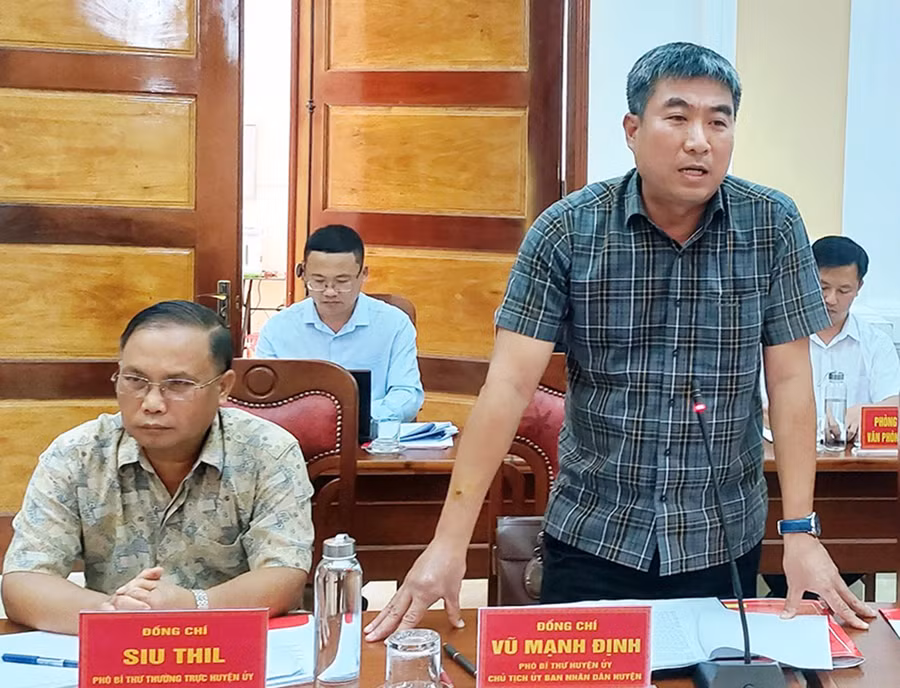  Chủ tịch UBND huyện Đức Cơ Vũ Mạnh Định phát biểu tại buổi làm việc. Ảnh: V.H