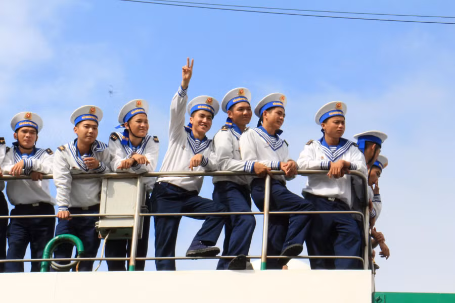 Hồn nhiên lính trẻ. Hồn nhiên lính trẻ.