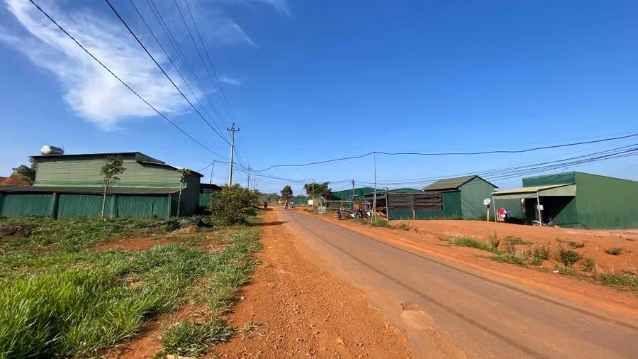 Dự án cụm công nghiệp Quảng Tâm bị người dân lấn chiếm và xây nhà trái phép. Ảnh: thanhnien.vn