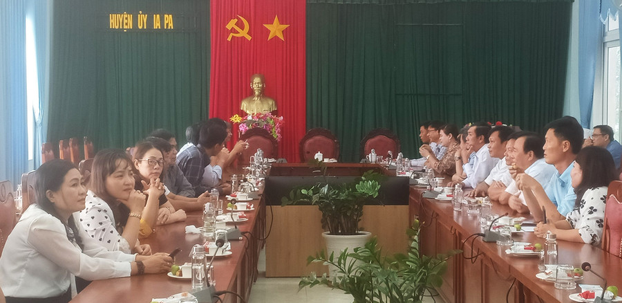  Quang cảnh buổi giao lưu, học tập kinh nghiệm. Ảnh: Như Loan