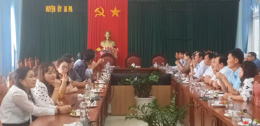  Quang cảnh buổi giao lưu, học tập kinh nghiệm. Ảnh: Như Loan