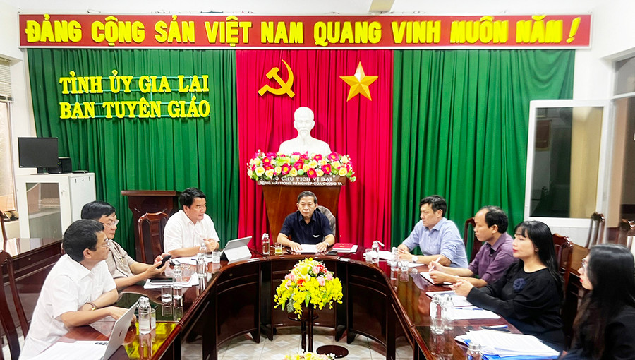Quang cảnh buổi họp Ban tổ chức cuộc thi tìm hiểu biển đảo. Ảnh: P.V