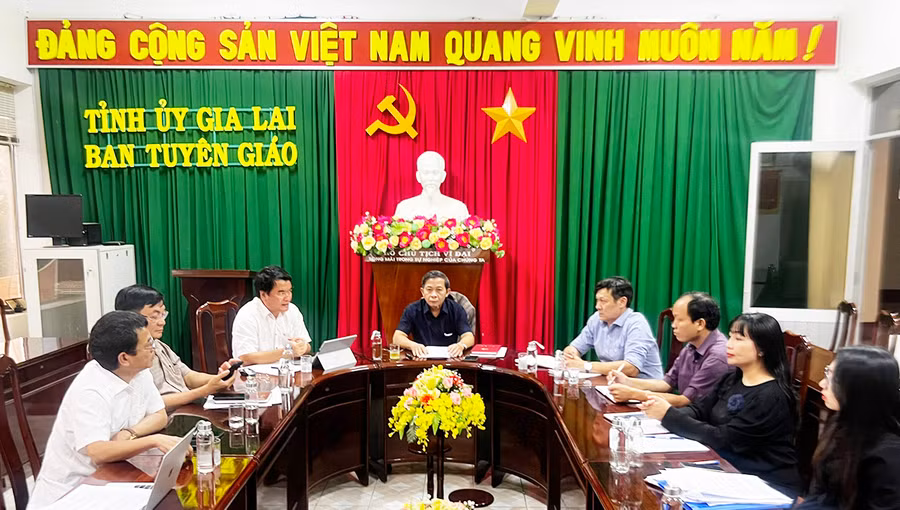 Quang cảnh buổi họp Ban tổ chức cuộc thi tìm hiểu biển đảo. Ảnh: P.V