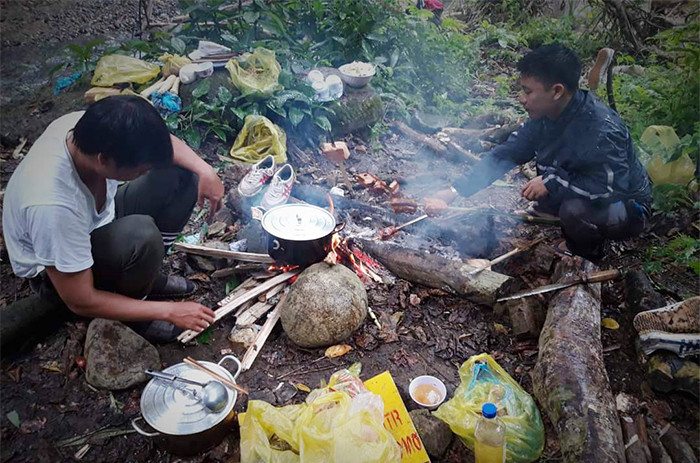 Bữa ăn giữa rừng già Chư Yang Sin.