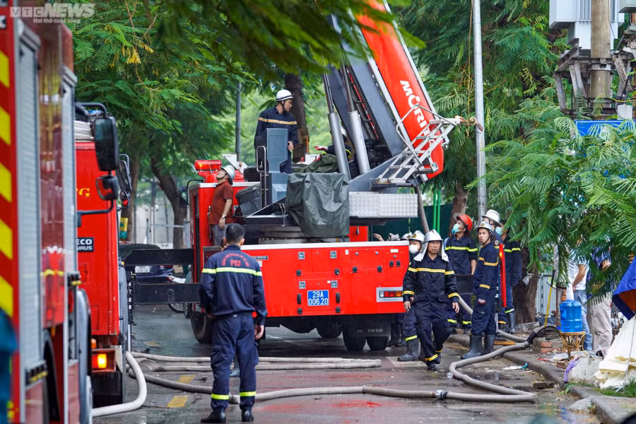 Trong lúc chữa cháy tại quán karaoke ISIS, 3 cán bộ, chiến sĩ đã hy sinh. Ảnh nguồn VTC News