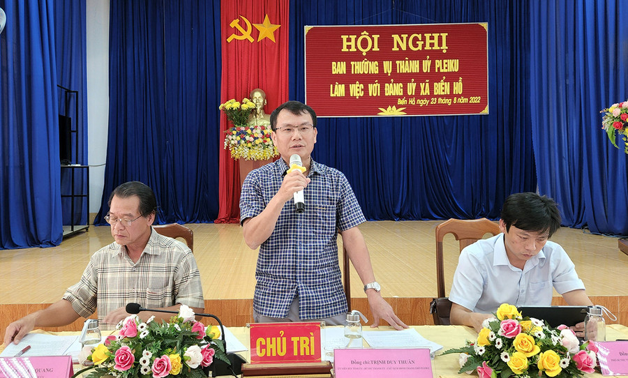  Đồng chí Bí thư Thành ủy Trịnh Duy Thuân phát biểu kết luận tại buổi làm việc. Ảnh: Bá Bính