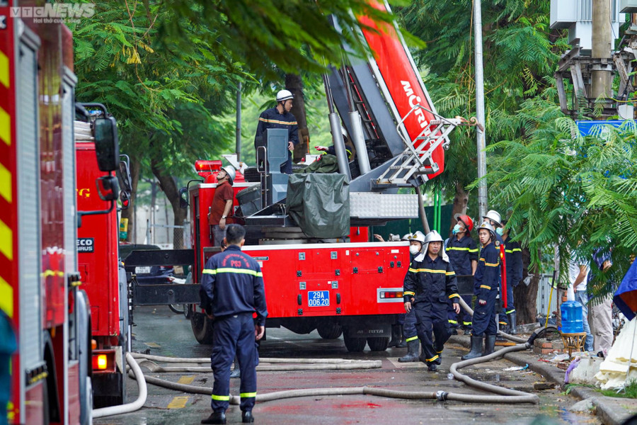 Trong lúc chữa cháy tại quán karaoke ISIS, 3 cán bộ, chiến sĩ đã hy sinh. Ảnh nguồn VTC News Trong lúc chữa cháy tại quán karaoke ISIS, 3 cán bộ, chiến sĩ đã hy sinh. Ảnh nguồn VTC News