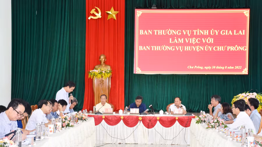 Quang cảnh buổi làm việc. Ảnh: Vĩnh Hoàng