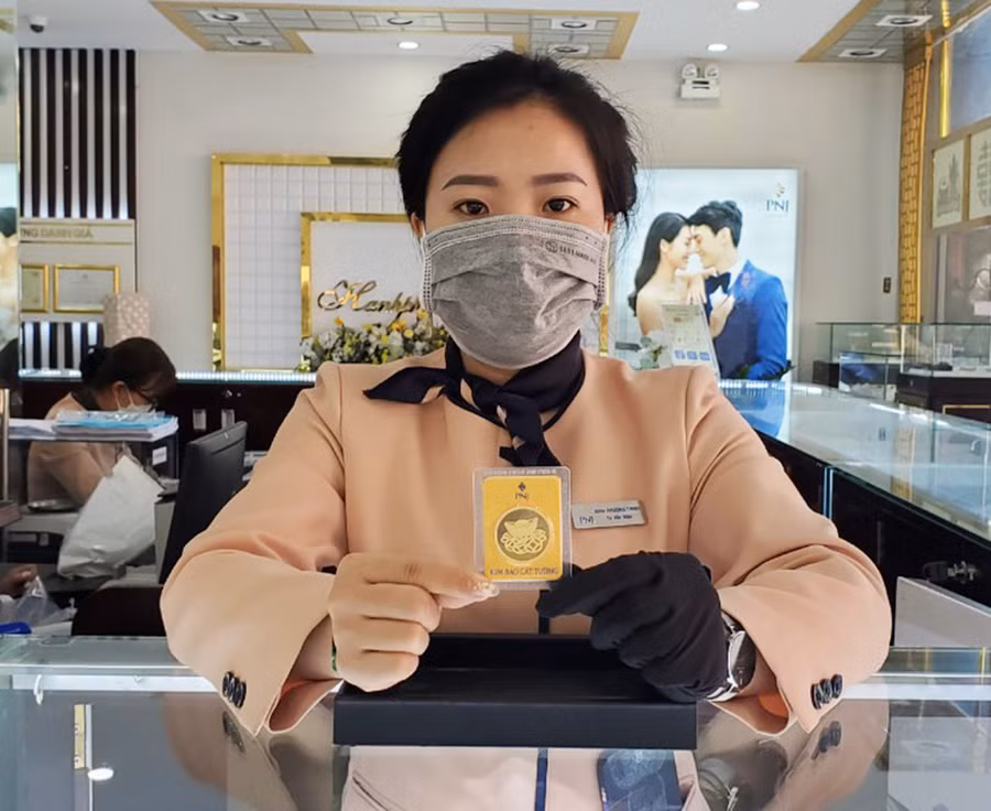  Giá vàng SJC tiếp tục tăng cao trong sáng nay (1-8). Ảnh: Sơn Ca