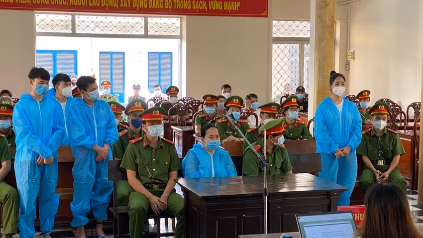  Các bị cáo tại tòa. Ảnh: Hải Dương/PLO