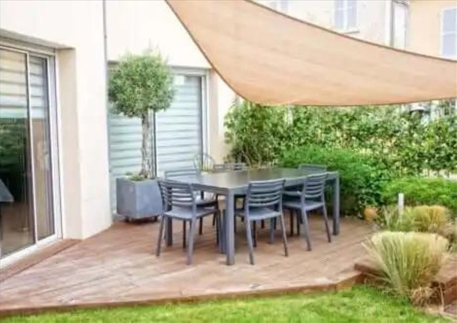 Giữ sạch sẽ là cách tốt nhất để đồ gỗ ngoài trời của bạn an toàn khỏi. Ảnh: Amelioretasante Giữ sạch sẽ là cách tốt nhất để đồ gỗ ngoài trời của bạn an toàn khỏi. Ảnh: Amelioretasante