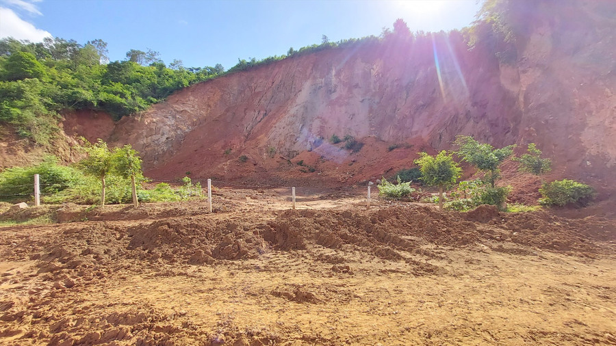 Điểm quy hoạch mỏ nhưng đã bị khai thác trước khi có kế hoạch sử dụng đất. Ảnh: Phan Tuấn