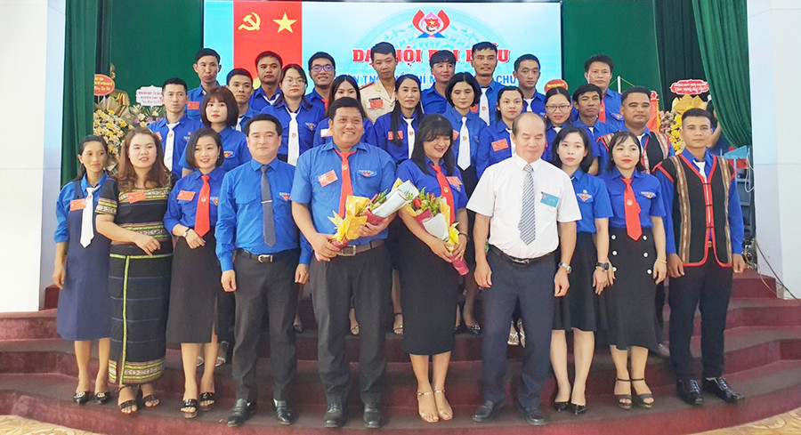 Ban Chấp hành Huyện Đoàn Chư Sê khóa X ra mắt. Ảnh: Quỳnh Nga  Ban Chấp hành Huyện Đoàn Chư Sê khóa X ra mắt. Ảnh: Quỳnh Nga