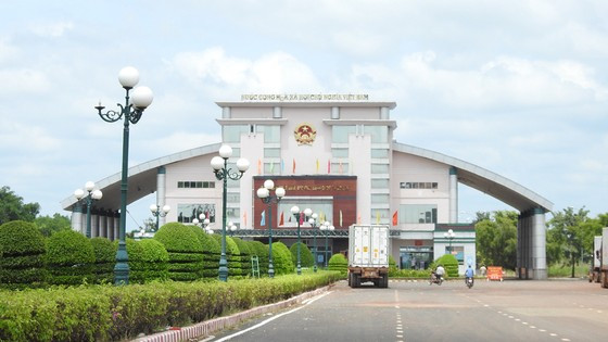 Cửa khẩu quốc tế Hoa Lư (huyện Lộc Ninh) là một trong những con đường từ Bình Phước sang Campuhchia