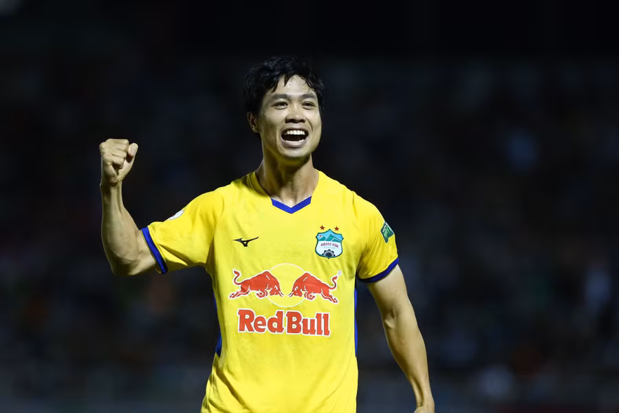 Công Phượng trở lại mang đến nhiều hy vọng cho Hoàng Anh Gia Lai. Ảnh: Lê Văn Ngọc