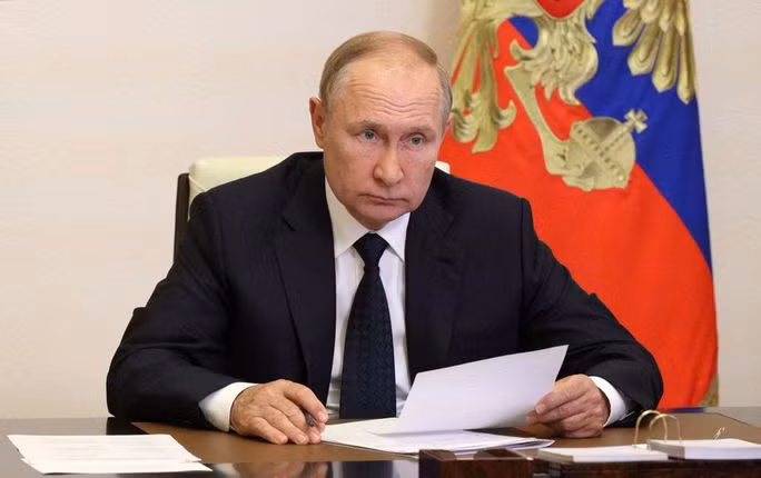 Tổng thống Vladimir Putin tham dự một cuộc họp ở Moscow ngày 24-8. Ảnh: Reuters