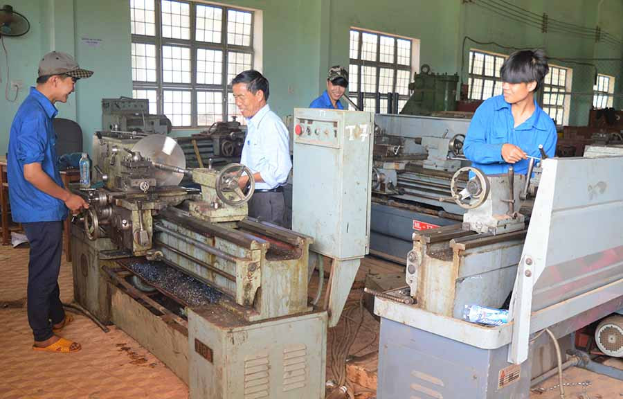 Trường nghề ở tỉnh có huyện nghèo được hỗ trợ tối đa 7 tỷ đồng. (Ảnh minh họa, ảnh: Đinh Yến) Trường nghề ở tỉnh có huyện nghèo được hỗ trợ tối đa 7 tỷ đồng. (Ảnh minh họa, ảnh: Đinh Yên)