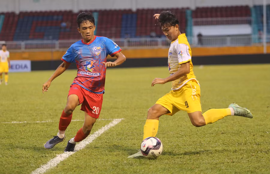 U15 HAGL (phải) đã có trận đấu tưng bừng trước khi bước vào tứ kết. Ảnh: Văn Ngọc U15 HAGL (phải) đã có trận đấu tưng bừng trước khi bước vào tứ kết. Ảnh: Văn Ngọc