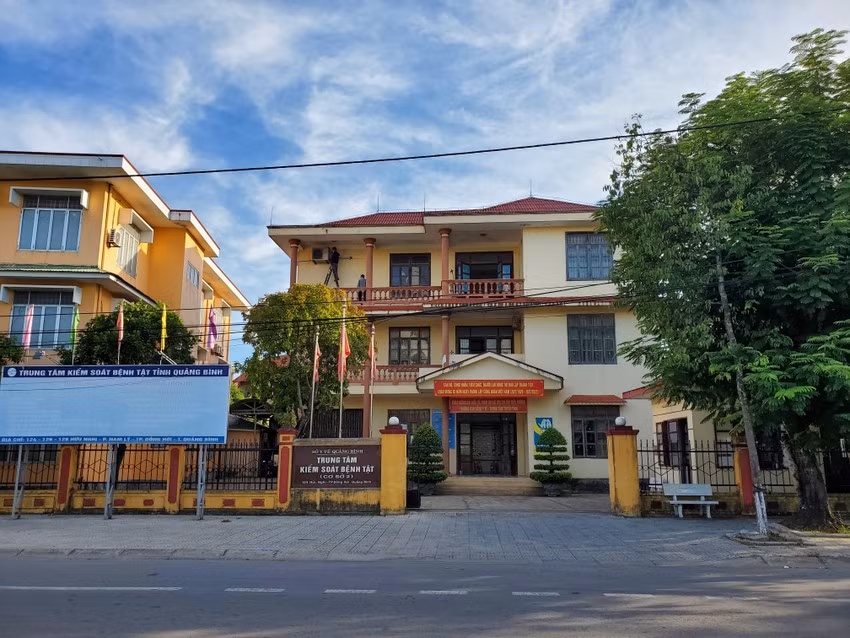Kỷ luật cảnh cáo Giám đốc Trung tâm Kiểm soát bệnh tật tỉnh Quảng Bình ảnh 1 Trụ sở Trung tâm Kiểm soát bệnh tật tỉnh. Ảnh nguồn Báo Pháp luật TP. Hồ Chí Minh