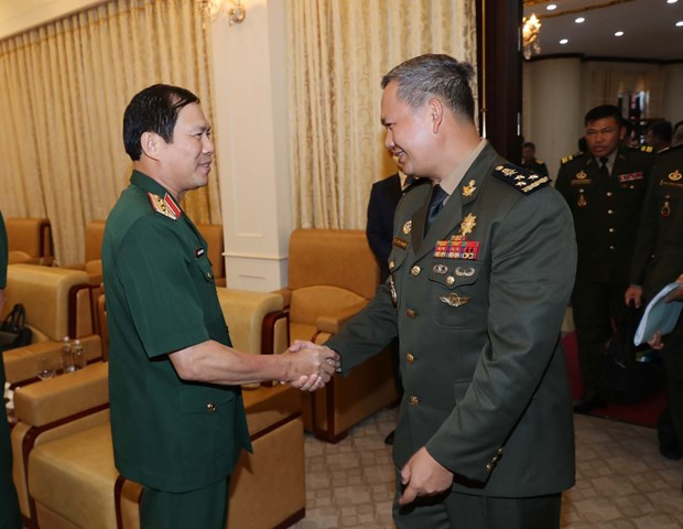 Thượng tướng Nguyễn Tân Cương tiếp xã giao Đại tướng Hun Manet. (Nguồn: Trọng Đức/TTXVN)