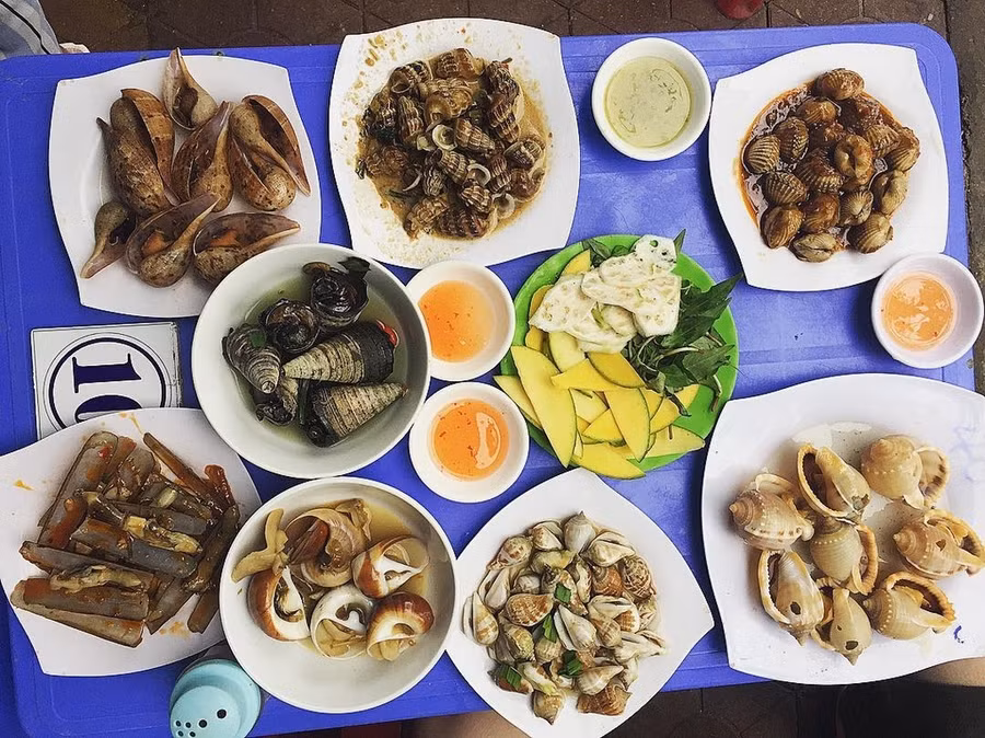 Nhìn chung những con ốc đều tươi, mỗi loại ốc khác nhau đều có nước chấm riêng và ốc trước khi chế biến được làm sạch và kỹ lưỡng nên khi chế biến ốc sẽ rất ngon.