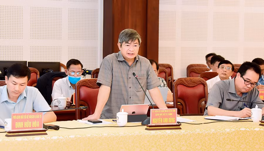  Giám đốc Sở Tài chính Nguyễn Anh Dũng kiến nghị một số nội dung liên quan đến lĩnh vực tài chính. Ảnh: Quang Tấn