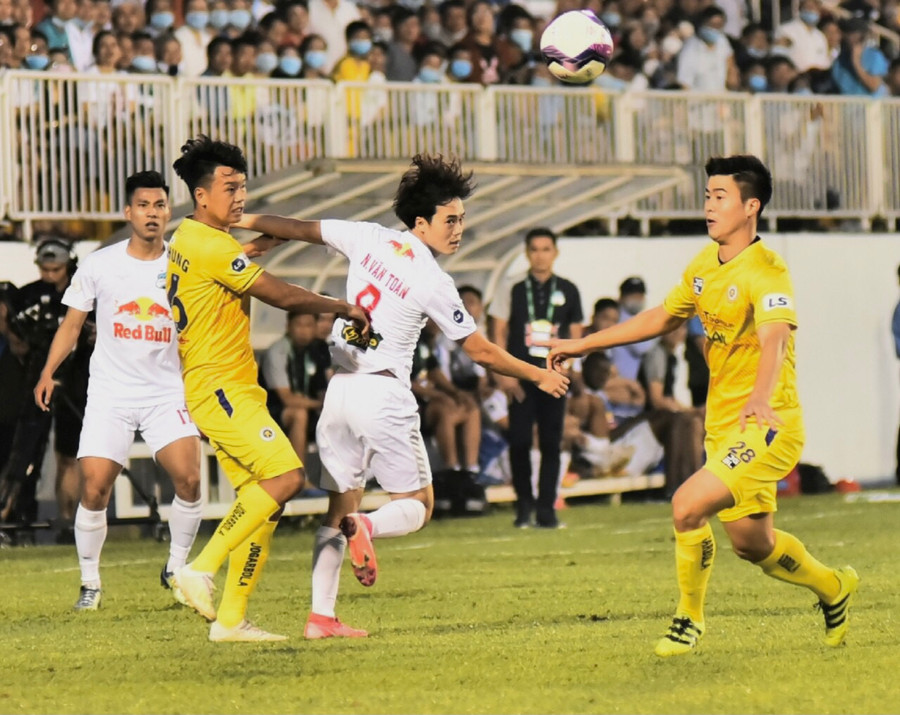 Cuộc thư hùng giữa Hà Nội FC và HAGL hứa hẹn căng thẳng và kịch tính. Ảnh: Lê Văn Ngọc