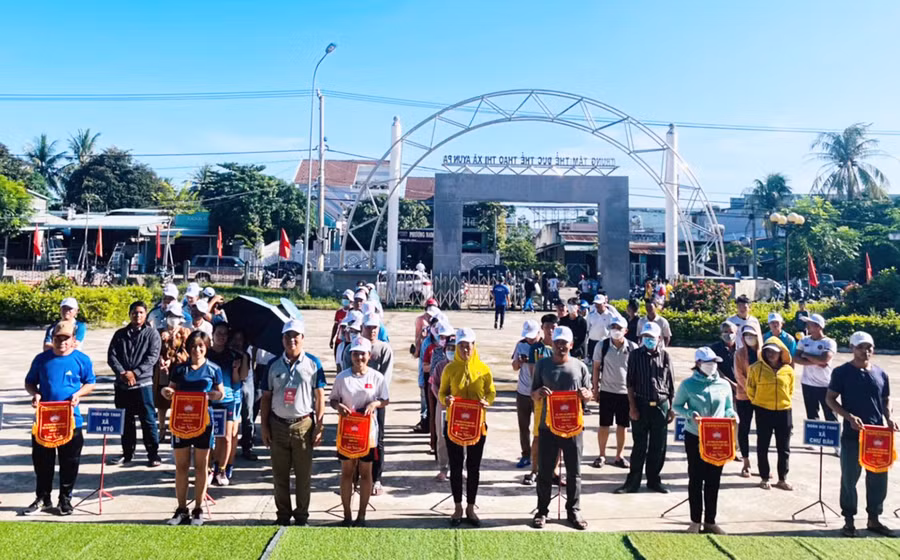  Quang cảnh lễ khai mạc Hội thao Đại đoàn kết thị xã Ayun Pa lần thứ V. Ảnh: Lê Đại